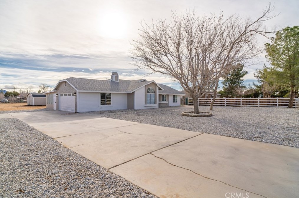 22051 Hurons Ave, Apple Valley, CA 92307-4225