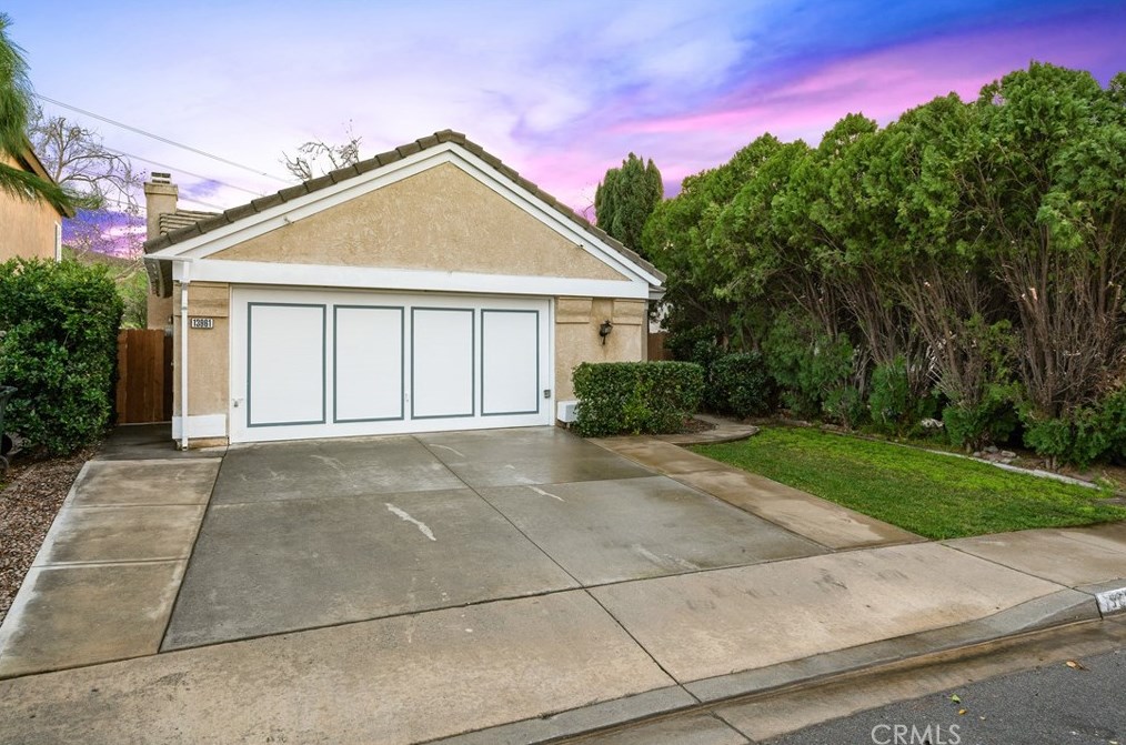 13961 Green Vista Dr, Fontana, CA 92337-8383