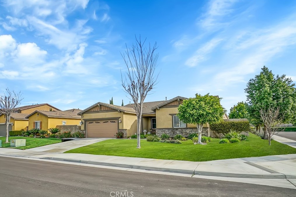 6934 Chesterfield Ct, Corona, CA 92880-4501