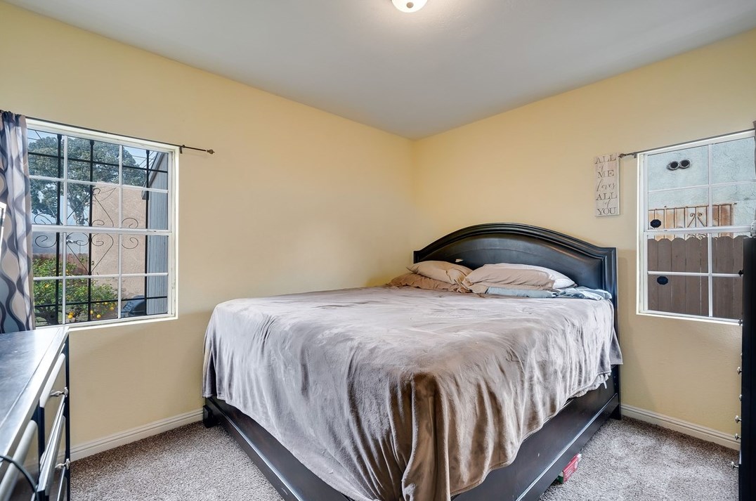 637 108th St, Los Angeles CA  90044-4342 exterior