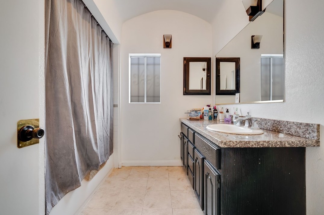 637 108th St, Los Angeles CA  90044-4342 exterior