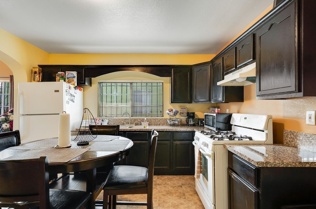 637 108th St, Los Angeles CA  90044-4342 exterior