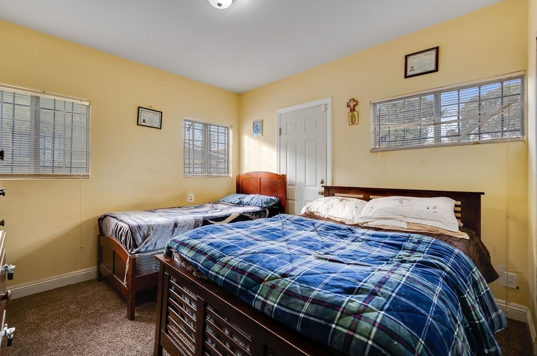 637 108th St, Los Angeles CA  90044-4342 exterior