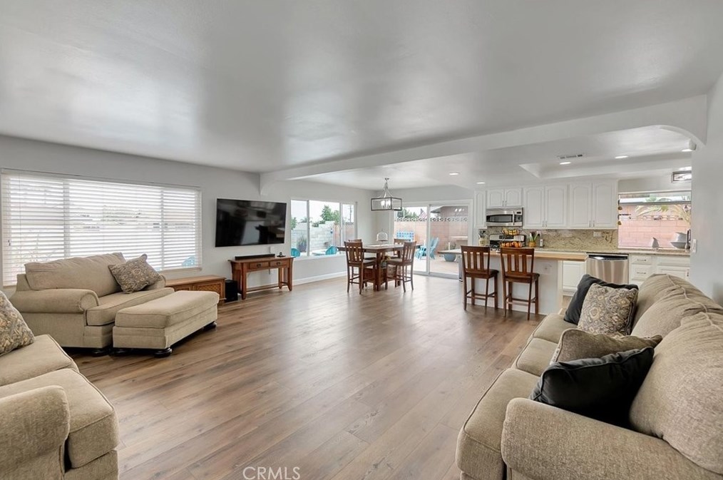 860 W Notre Dame St, Upland, CA 91786