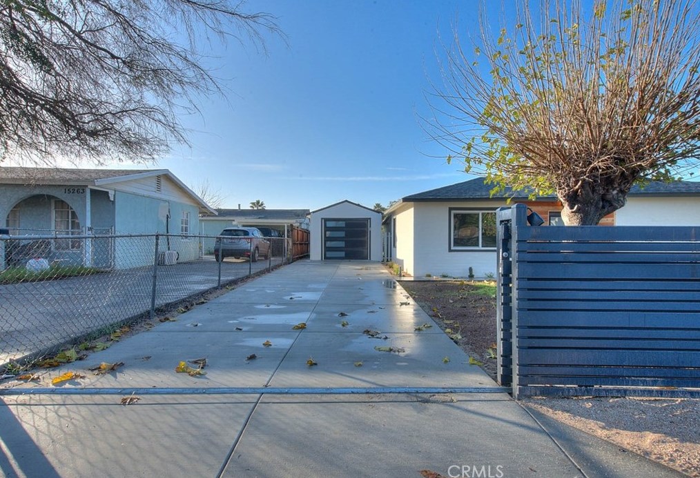 15253 Hibiscus Ave, Fontana CA  92335-4330 exterior