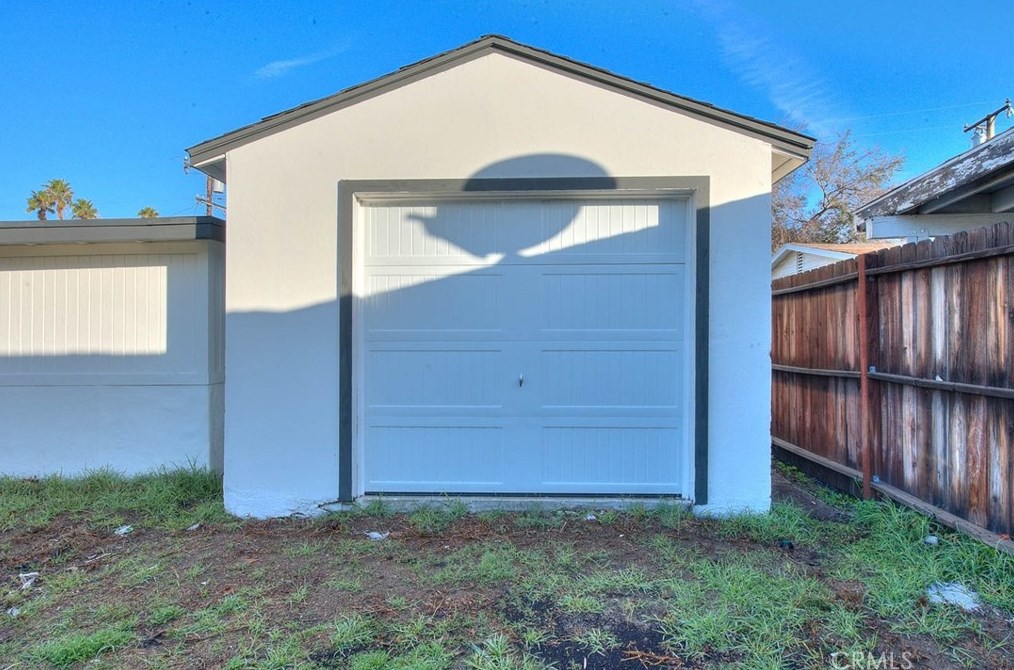 15253 Hibiscus Ave, Fontana CA  92335-4330 exterior