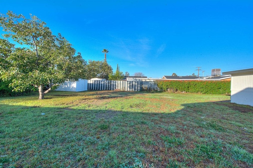 15253 Hibiscus Ave, Fontana CA  92335-4330 exterior