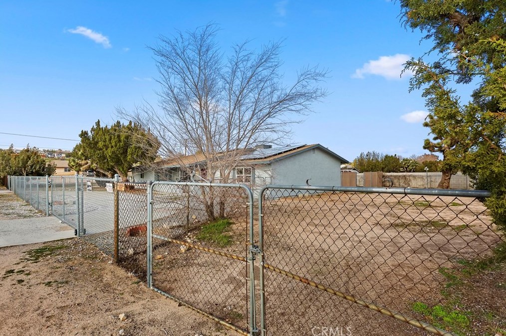 16956 Joshua St, Hesperia, CA 92345