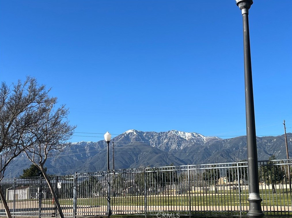 14342 Quail Ct, Fontana CA  92336-3629 exterior