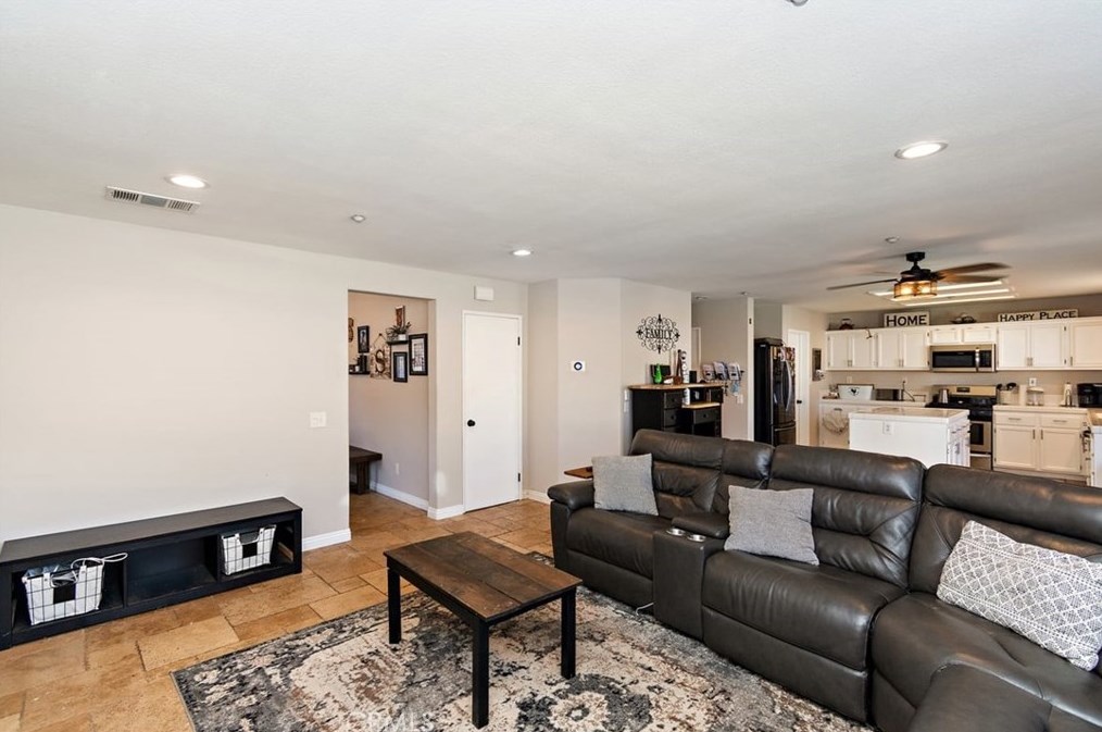 14342 Quail Ct, Fontana CA  92336-3629 exterior