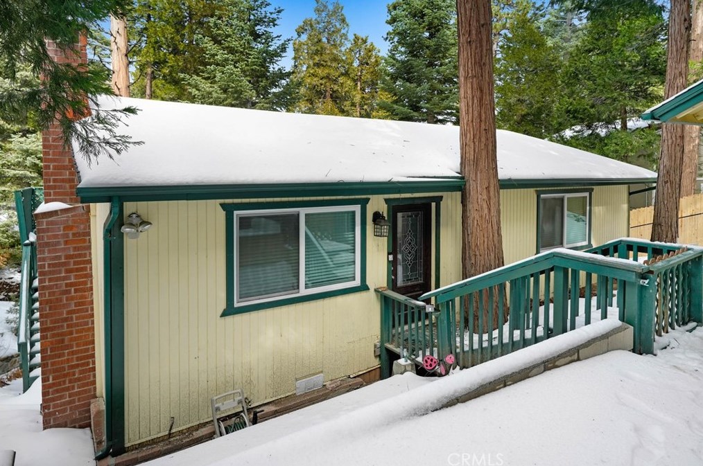 542 Rose Ln, Twin Peaks, CA 92391