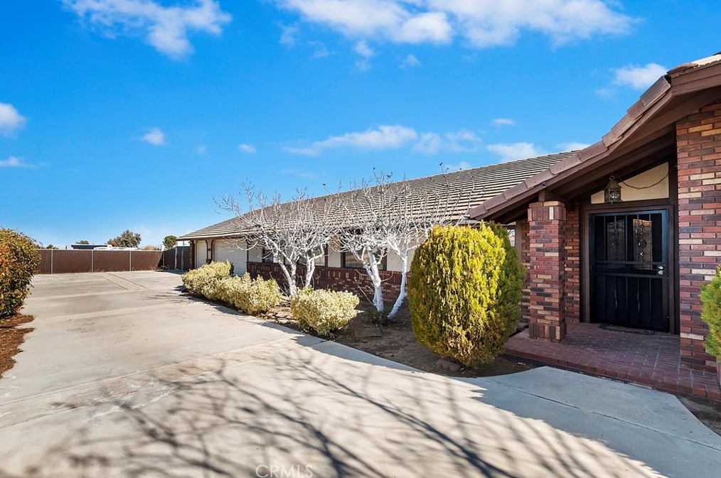 7765 Newhall Ave, Hesperia CA  92345-7019 exterior