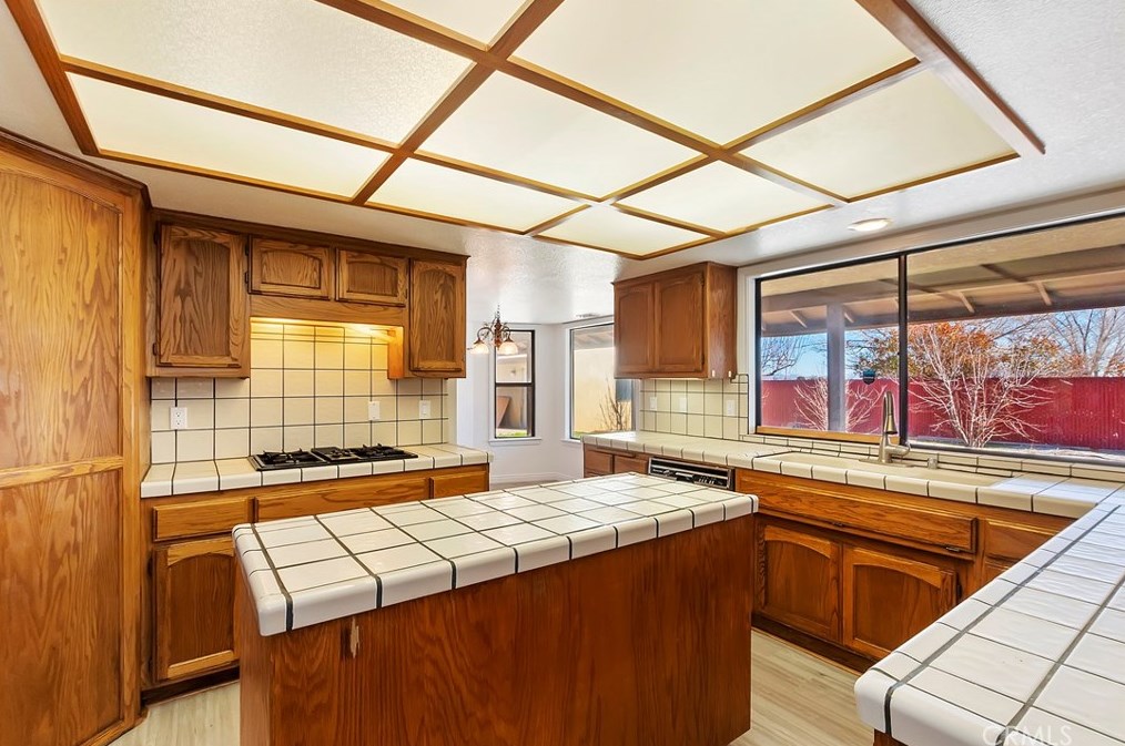 7765 Newhall Ave, Hesperia CA  92345-7019 exterior