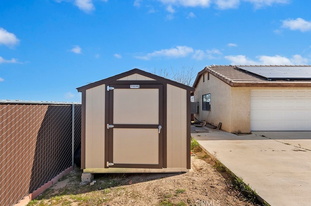 7765 Newhall Ave, Hesperia CA  92345-7019 exterior