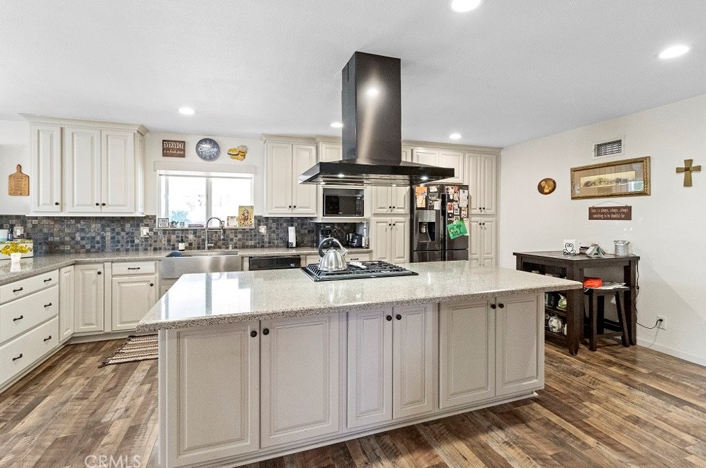 543 N Walnut Ave, San Dimas, CA 91773