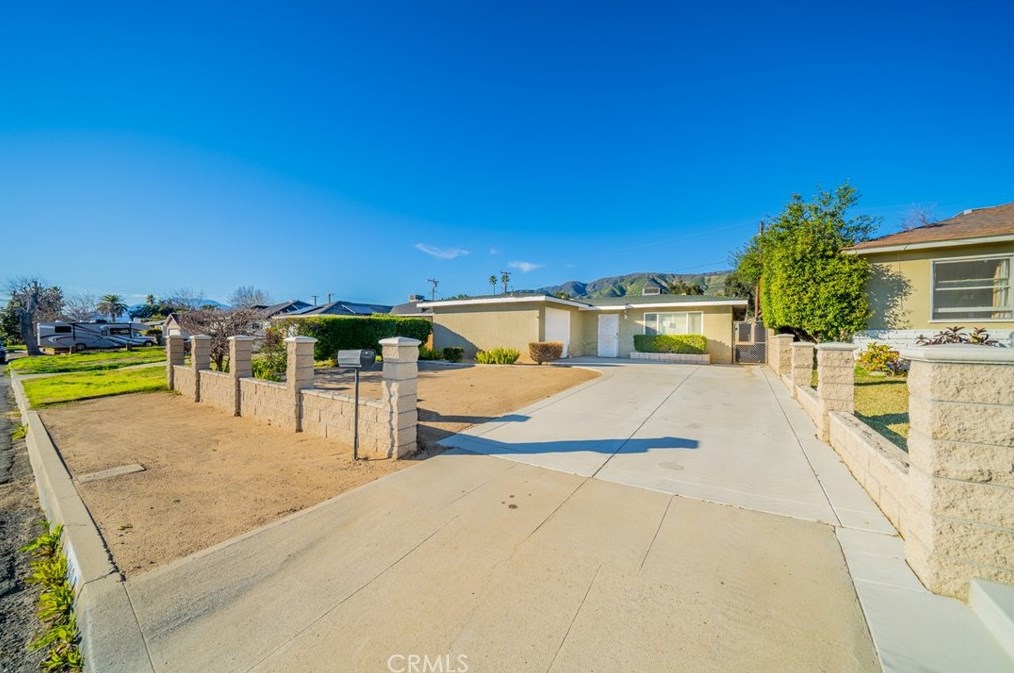 240 E 43rd St, San Bernardino, CA 92404