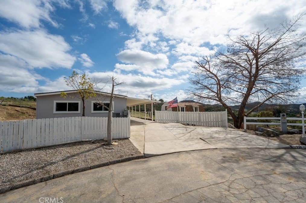 33610 Hayfield Cir, Wildomar, CA 92595