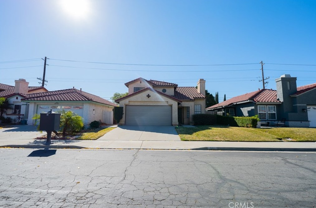 561 W Manzanita St, Rialto, CA 92376