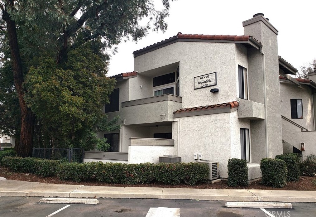 69 Brownfield Ln, Pomona, CA 91766-6651