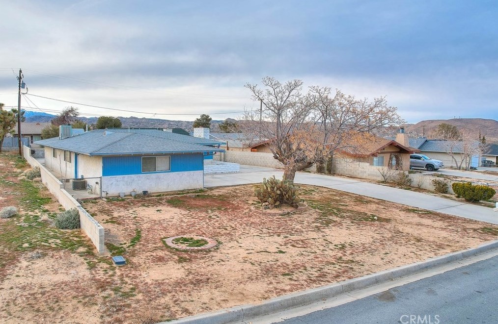 7420 Hermosa Ave, Yucca Valley, CA 92284-6011