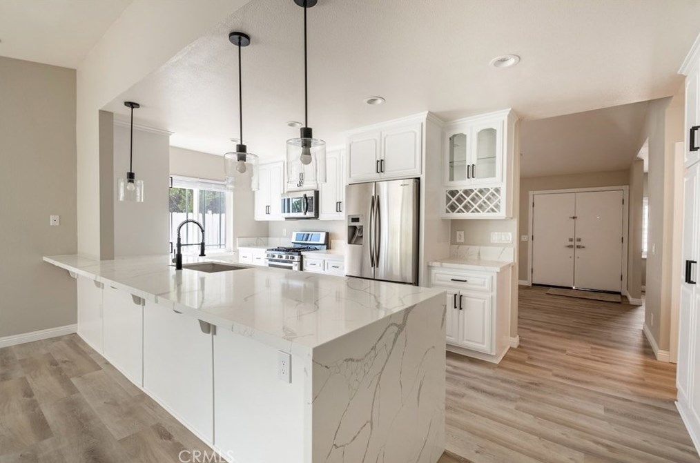 6820 Sherwood Dr, La Verne, CA 91750
