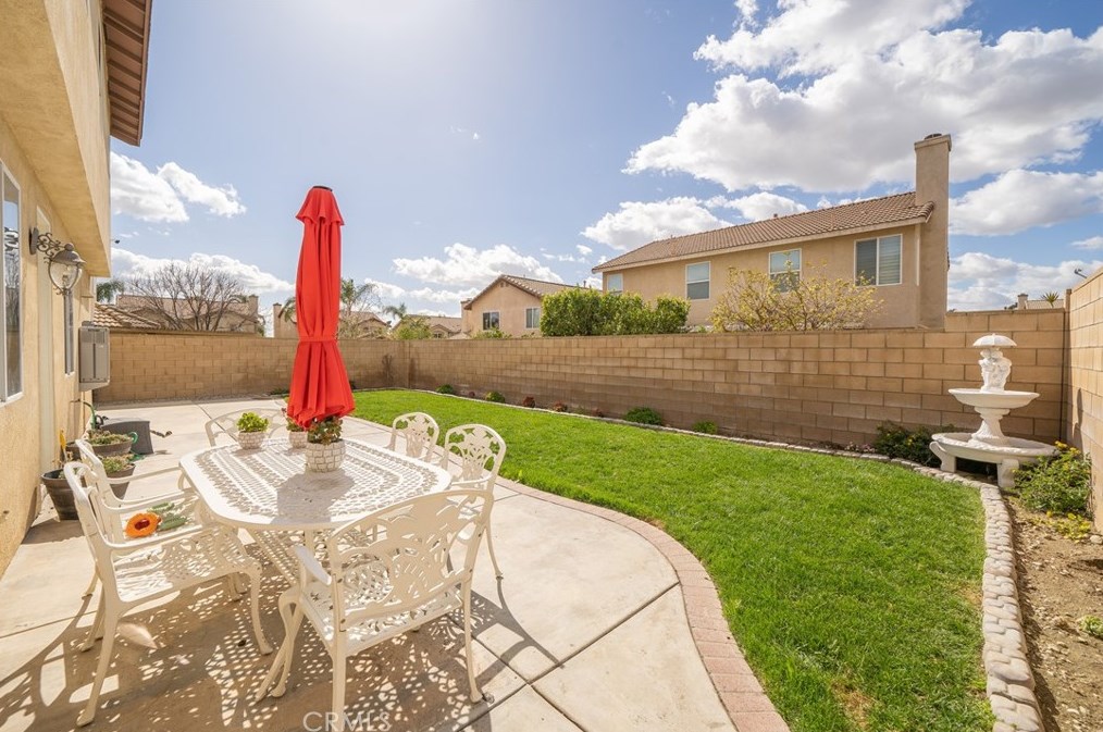 7364 Fieldrush Ct, Fontana CA  92336-3188 exterior