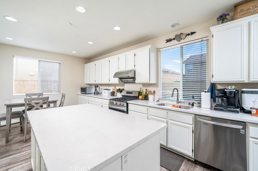 7364 Fieldrush Ct, Fontana CA  92336-3188 exterior