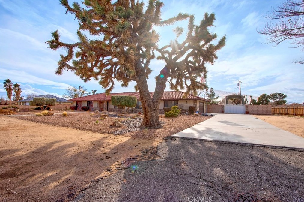 20369 Eyota Rd, Apple Valley, CA 92308-6254