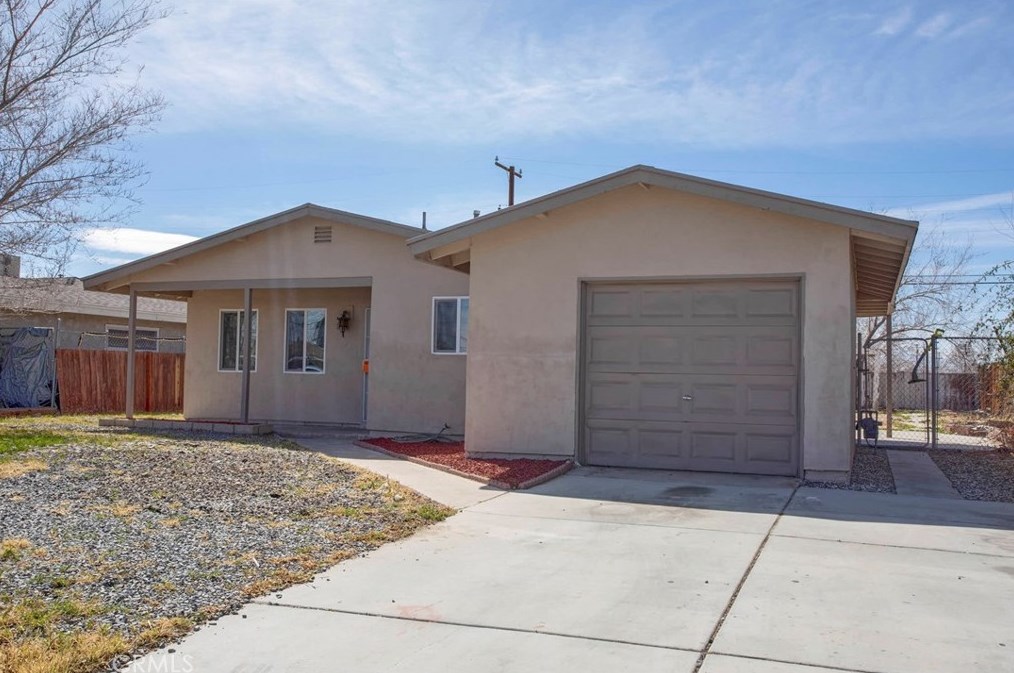 15144 Las Piedras Dr, Victorville, CA 92395