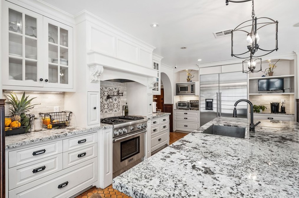 715 W Kenneth Rd, Glendale, CA 91202
