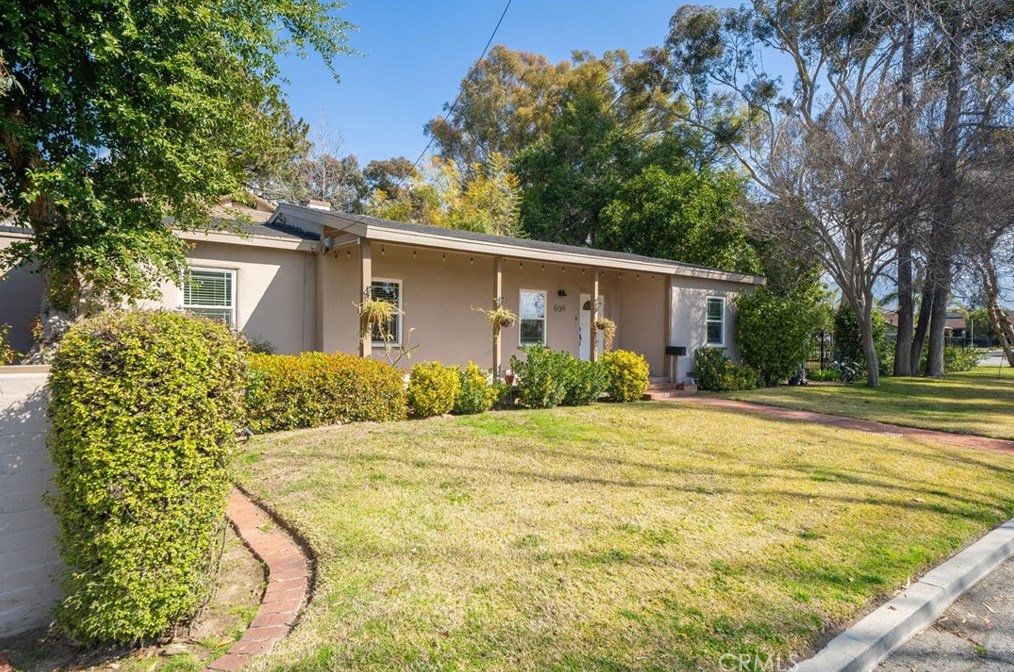 698 E Lynwood Dr, San Bernardino, CA 92404