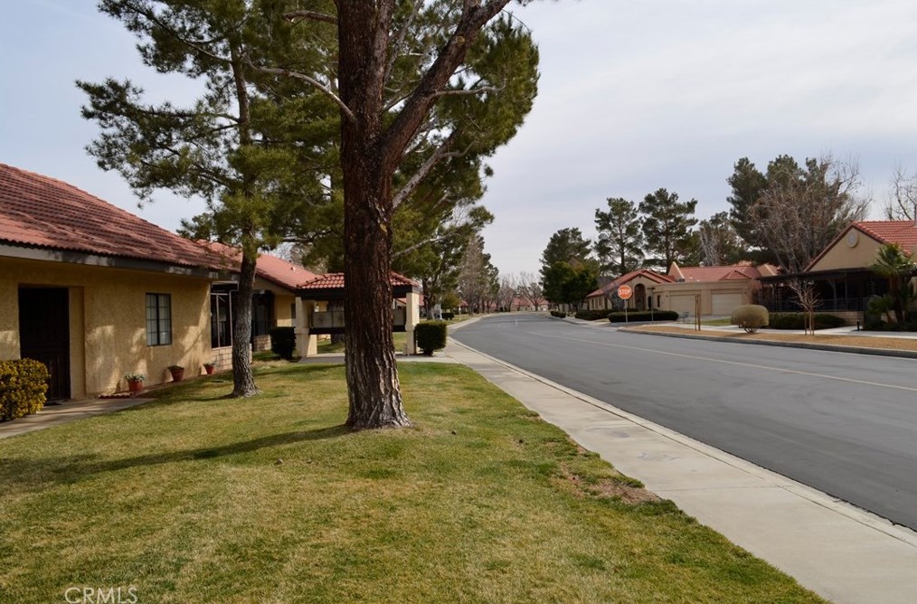 11679 Cedar Pl, Apple Valley, CA 92308-8945