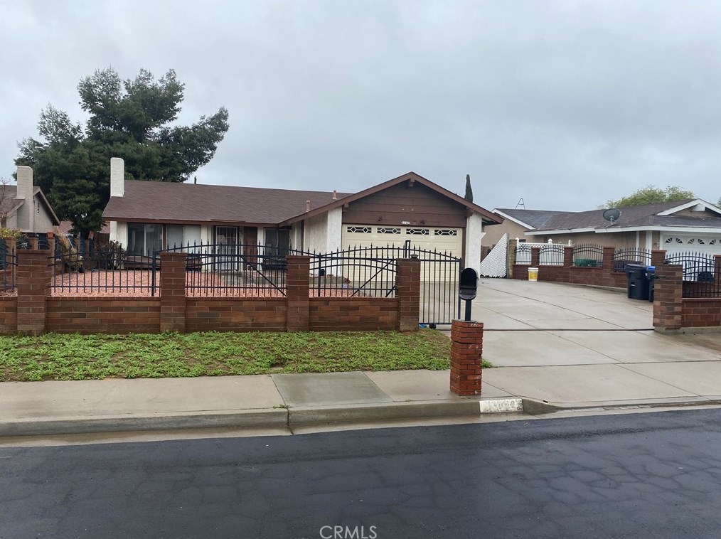 13094 Larkhaven Dr, Moreno Valley, CA 92553-5689