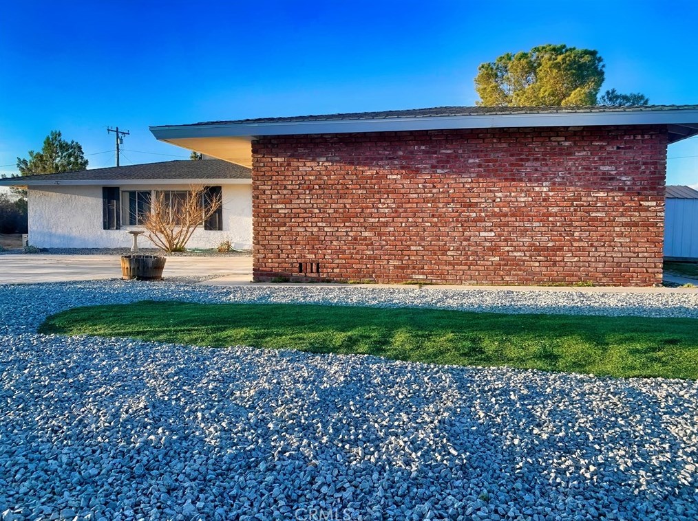 19200 Lenca Rd, Apple Valley, CA 92307-4709