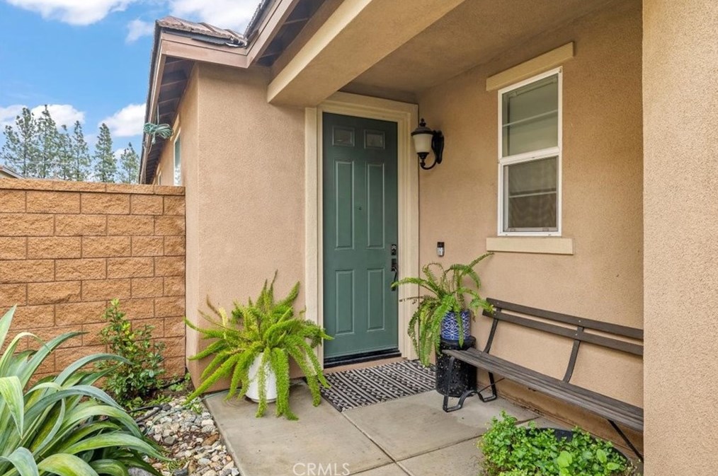 6995 Emerald Ave, Fontana, CA 92336