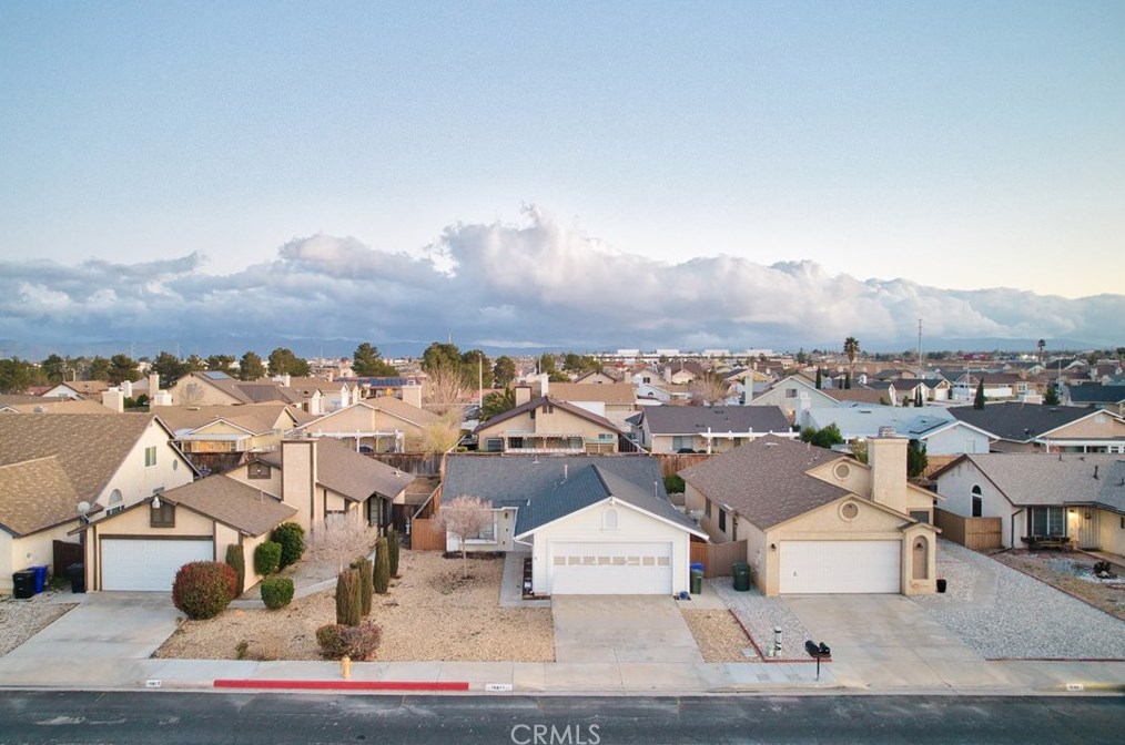 16811 Silica Dr, Victorville, CA 92395
