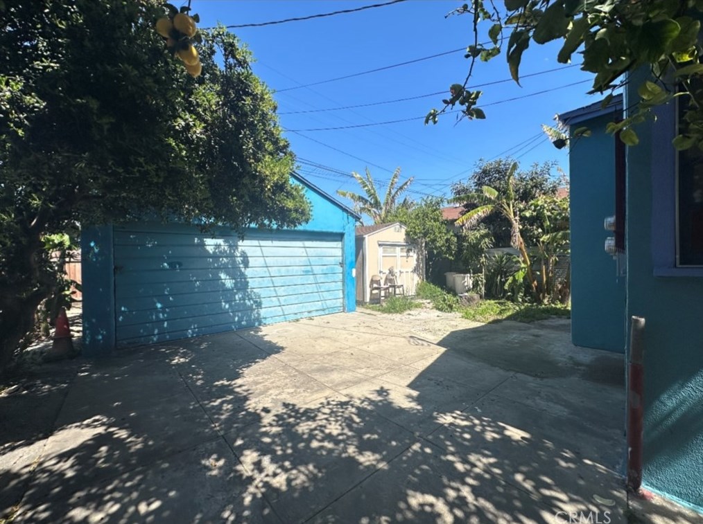 335 81st St, Los Angeles CA  90003-2608 exterior