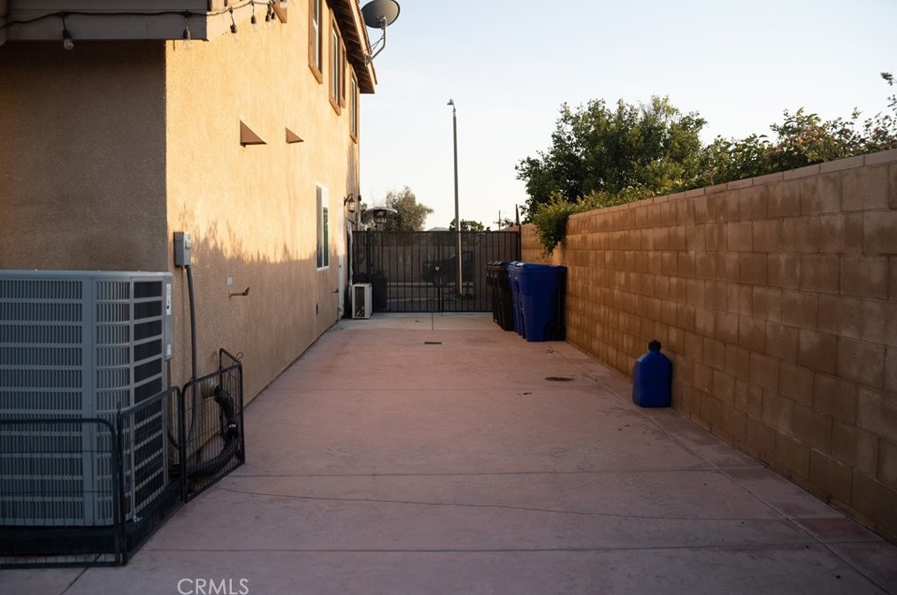 17534 Owen St, Fontana CA  92335-3619 exterior