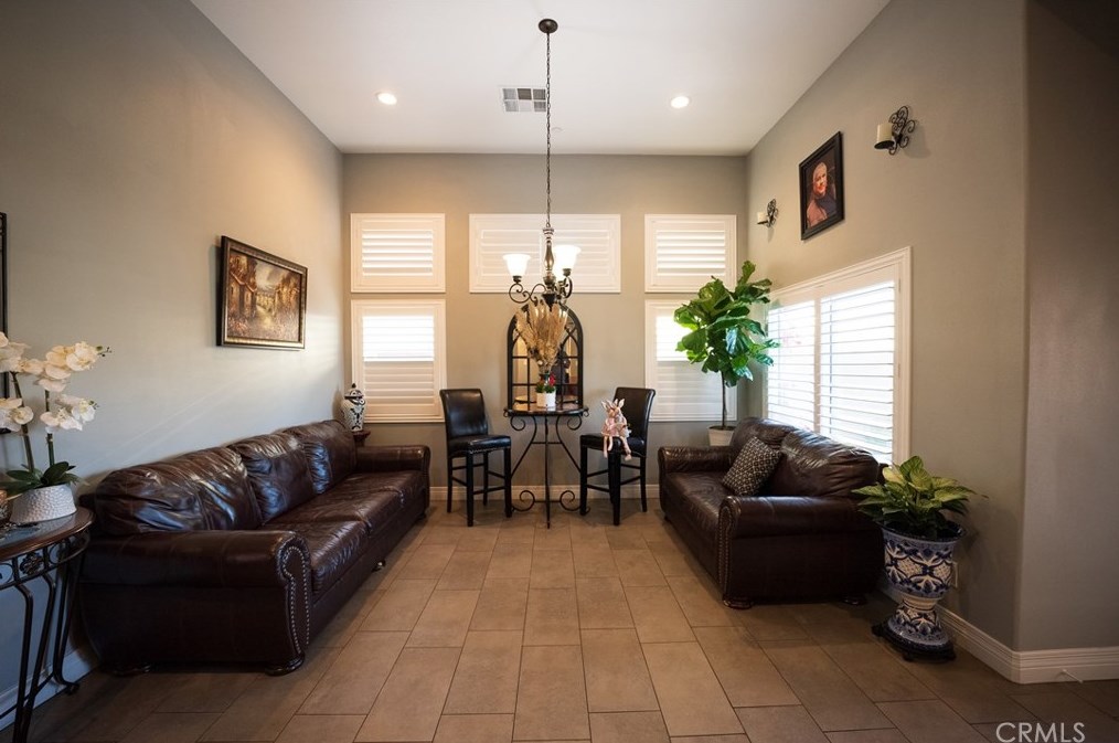 17534 Owen St, Fontana CA  92335-3619 exterior