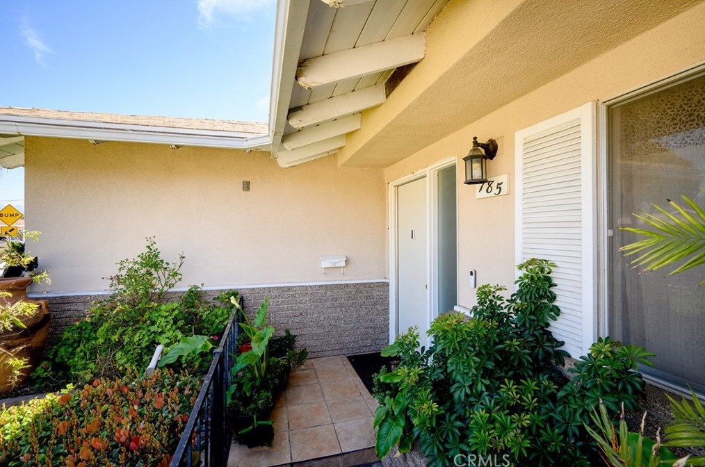 785 E Winchester Dr, Rialto, CA 92376
