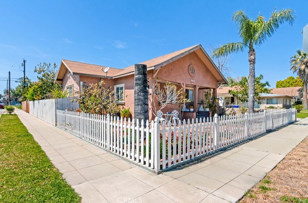 200 N Orange Ave, Rialto, CA 92376