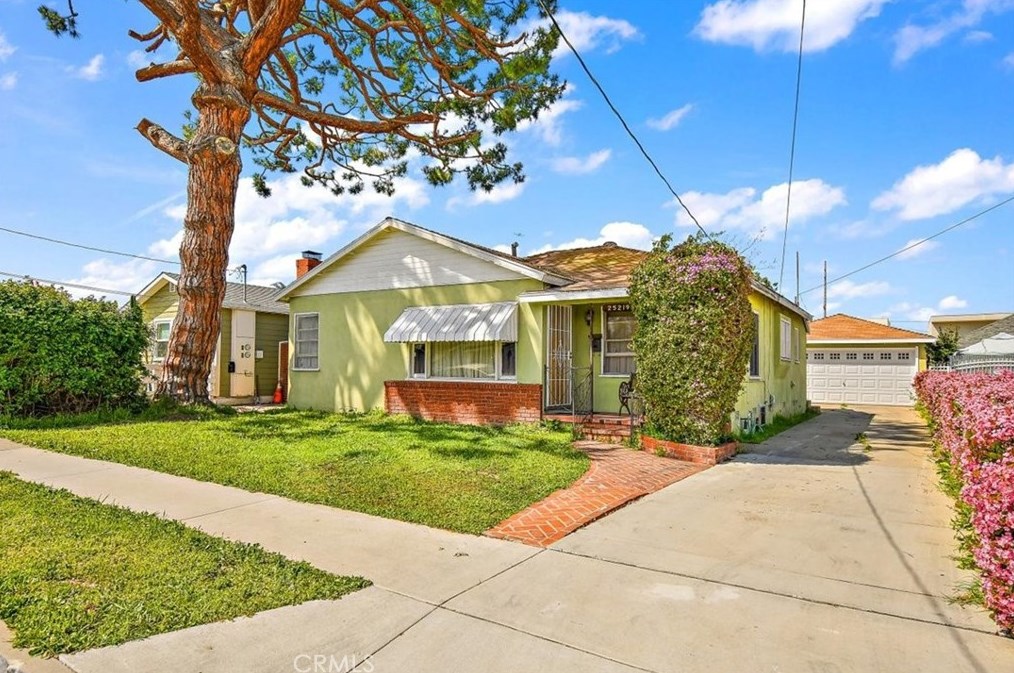 25219 Woodward Ave, Lomita, CA 90717