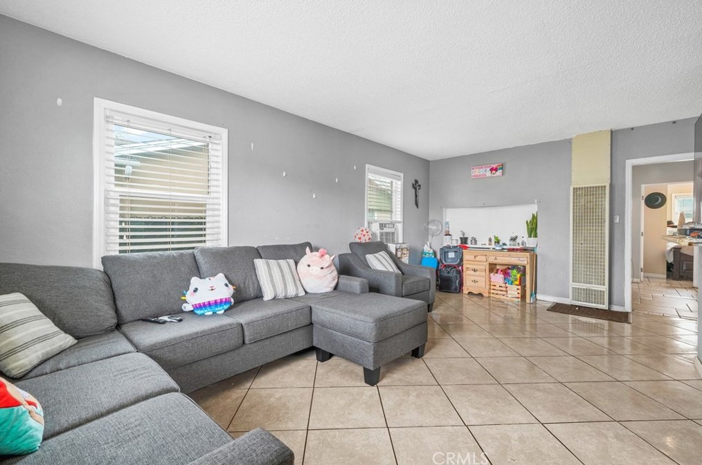 536 W 33rd St, San Bernardino, CA 92405
