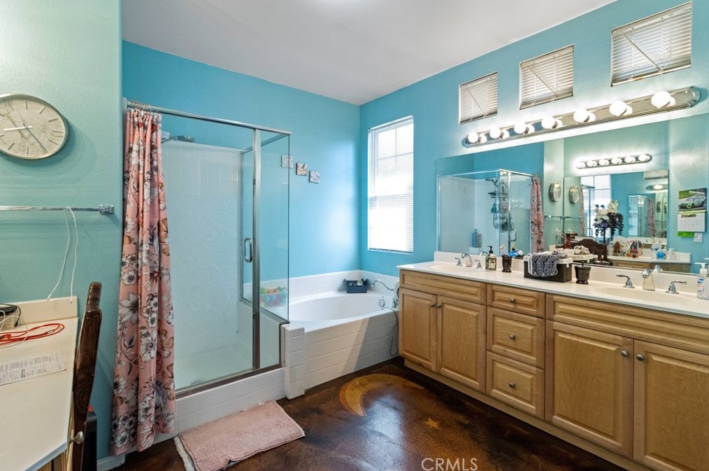 17063 Hackberry Ln, Fontana CA  92337-6885 exterior