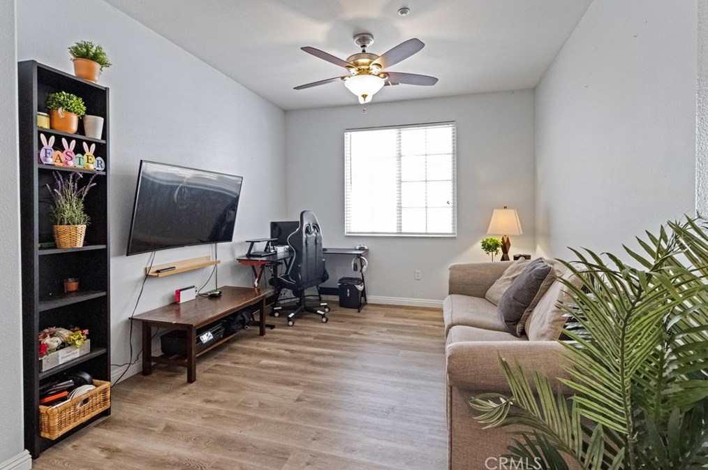17063 Hackberry Ln, Fontana CA  92337-6885 exterior
