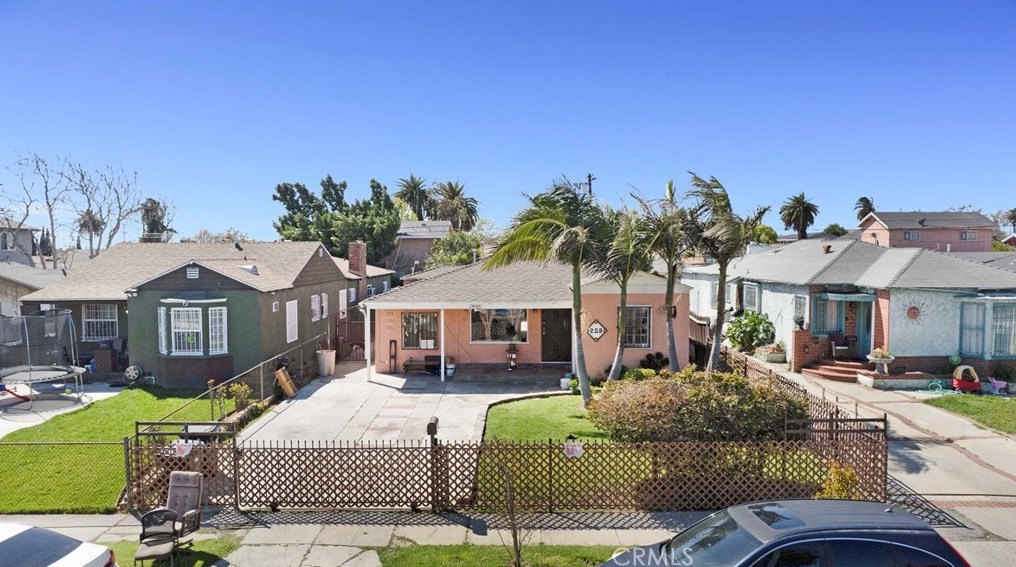 208 118th Pl, Los Angeles, CA 90061-2428