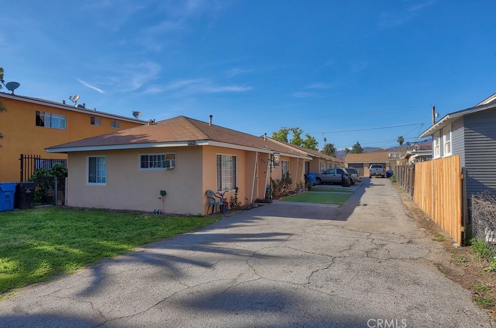 733 San Francisco Ave, Pomona CA  91767-4823 exterior
