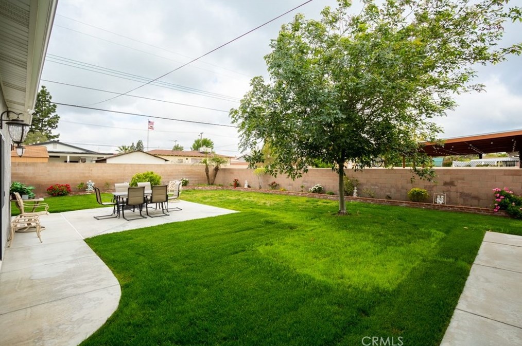 7946 Spohn Ave, Fontana, CA 92336-2851