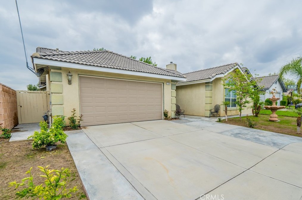 7338 Marshall Ct, Highland, CA 92346-5588