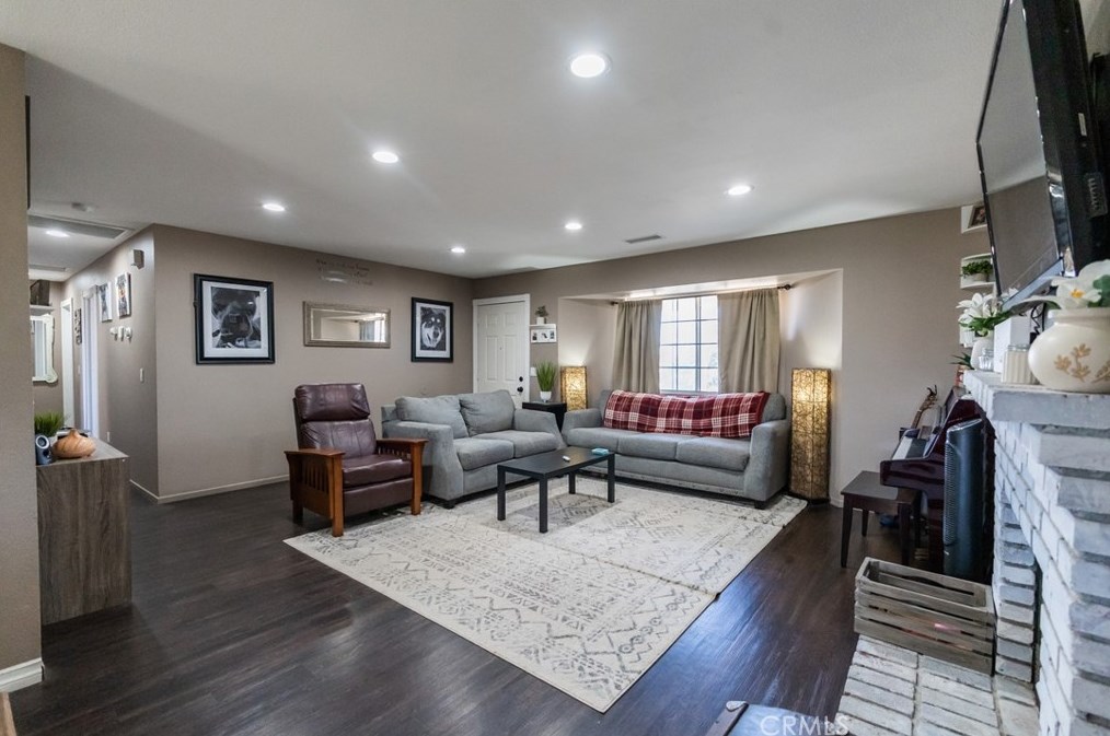 10082 5th Ave, Hesperia CA  92345-2607 exterior